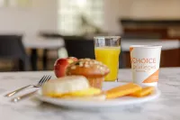 Clarion Pointe Quebec Airport - breakfast