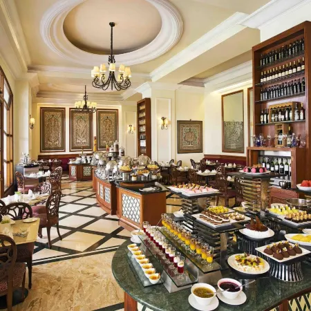 Eros Hotel New Delhi by IHG Отели рядом с достопримечательностью «Храм Лотоса»