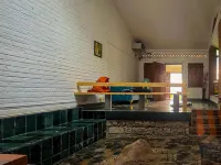 Rahees Bi Roambay -Backpacker Hostel - 2-Star