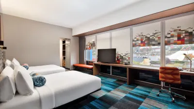Aloft Seattle Sea-Tac Airport Hotels near Link Light Rail - Tukwila Station