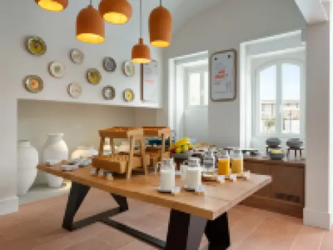 ฮอลิเดย์ อินน์ เอ็กซ์เพรส เอโวรา บาย IHG โรงแรมในแอวูรา