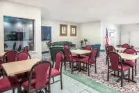 佩韋利溫德姆速8飯店 派鄔裡住宿飯店