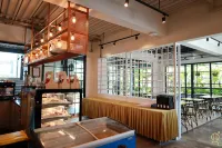 เดอะ โกลด์ ลิฟวิง ไลฟ์