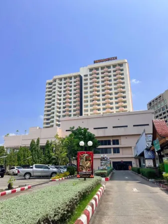 Charoen Thani Hotel, Khon Kaen Отели рядом с достопримечательностью «Faculty of Humanities and Social Science Khon Kaen University»