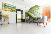 RedDoorz Plus @ Hertasning Area Hotels in Rappocini