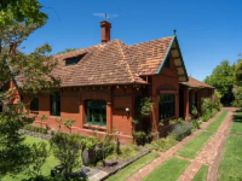 Buxton Manor Hotels in North Adelaide