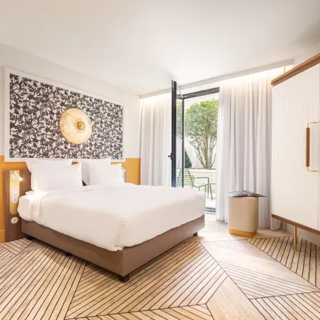 Yac Paris Clichy, A Member of Radisson Individuals