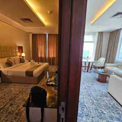 Dolphin Continental Hotel Rooms