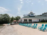 Breakers Resort - Lakeside Hotels in Saint Ignace