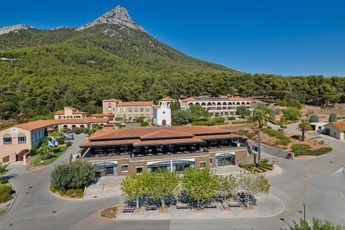 Domaine des Gueules Cassees Hotels in Sollies-Toucas