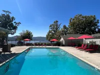 Clear Lake Cottages & Marina Hotels in Cobb