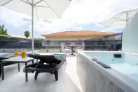 Emily's Luxury Suites - Ocean View