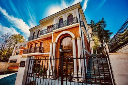 Lileo Kutaisi - Hotel&Winery Отели рядом с достопримечательностью «ვიშლისტი»