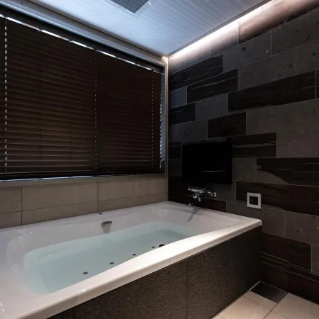 Y-Hotel