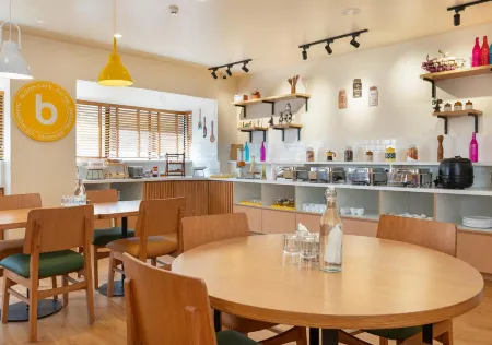 Bloom Hotel Balewadi Отели рядом с достопримечательностью «оз. Пашен»