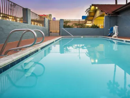 Howard Johnson by Wyndham National City/San Diego South