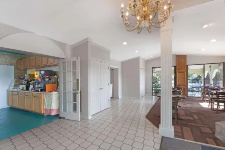 Days Inn by Wyndham Lenoir City Отели в г. Лоудон