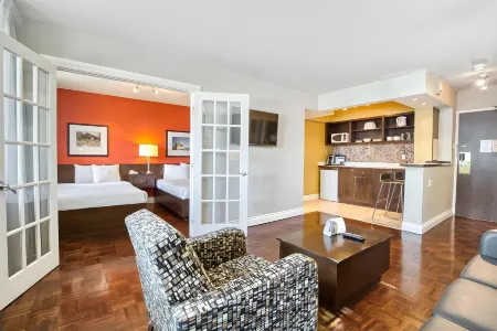 Town Inn Suites Hotel