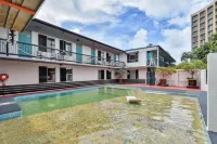 Capitanos Hotels near Larrakeyah Barracks