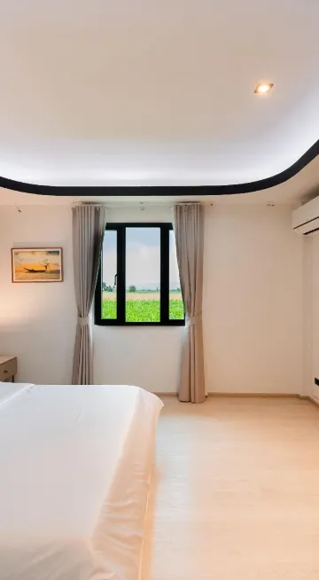 วิลลาพร้อมทางลงสู่สระว่ายน้ำ