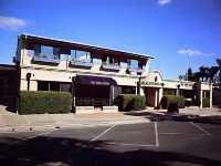 The Town House Motor Inn