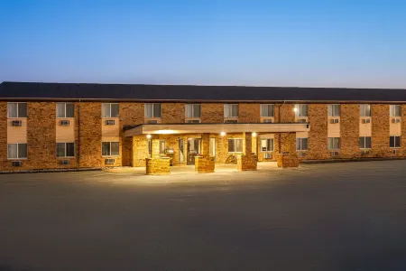 Baymont by Wyndham Manistee Отели рядом с достопримечательностью «Заповедник Лейк Блафф Берд»