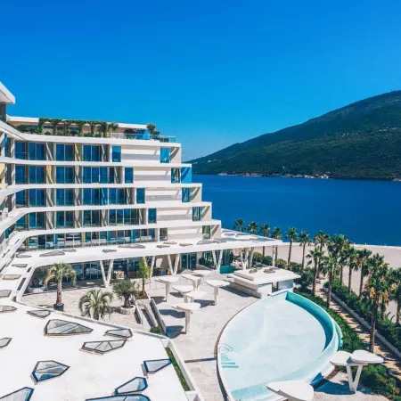 Carine Hotel Kumbor Superior