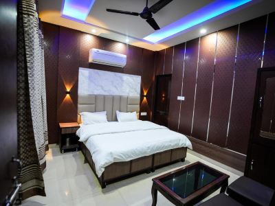 Goroomgo Blessing Inn Jalandhar
