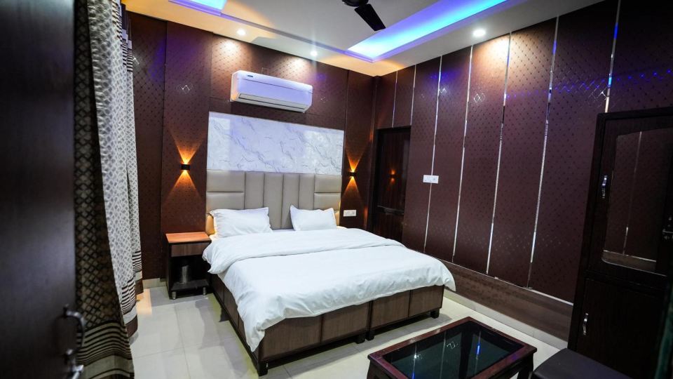 Goroomgo Blessing Inn Jalandhar
