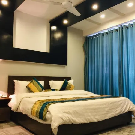 Hotel Holiday
