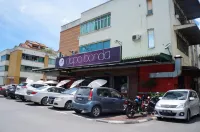 Greens Hotel & Suites - parking
