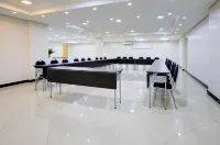 Hotel Domani - Airport Shuttle