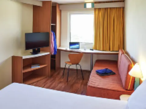 宜必思蒙特雷機場酒店