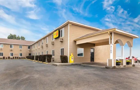 劉易斯頓温德姆速8酒店