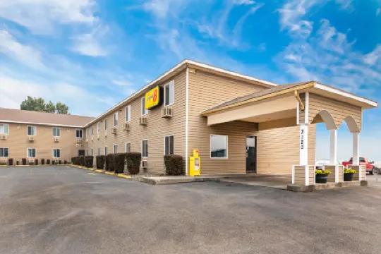 Super 8 by Wyndham Lewiston