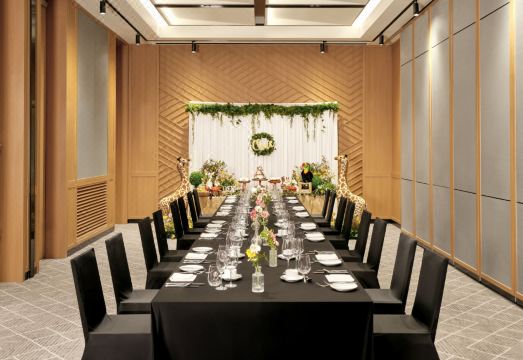 1. 코트야드 메리어..