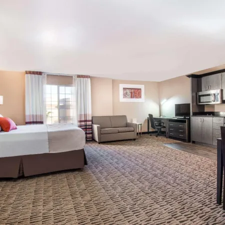 Hawthorn Suites by Wyndham Las Vegas/Henderson Отели рядом с достопримечательностью «Амфитеатр Хендерсона»