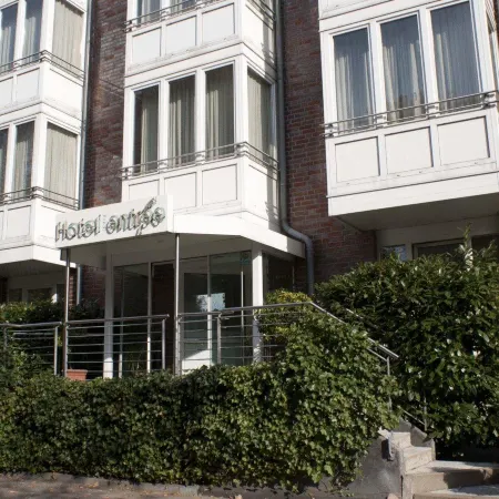 Entrée Groß Borstel Garni Hotel Отели рядом с достопримечательностью «Ниндорф»