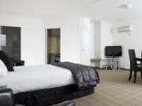 Hygate Motor Lodge Hotels near Reformed Church of Hamilton