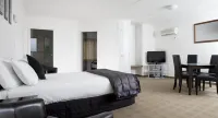 Hygate Motor Lodge Hotel dekat Riff Raff Statue