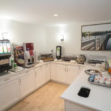 Robin Hood Inn and Suites