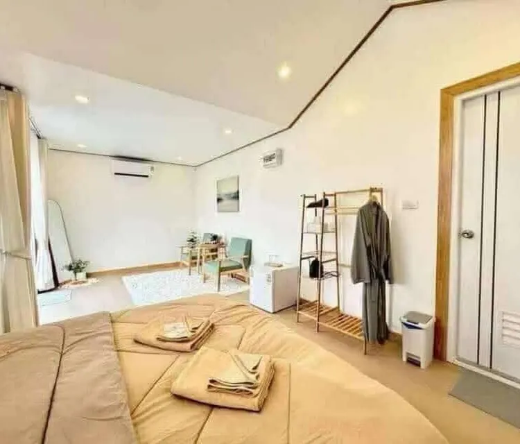 ห้องเตียงใหญ่ 1 เตียง วิวภูเขา