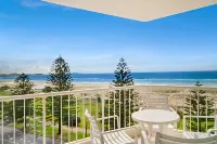 Meridian Tower Kirra Beach - Mountain view