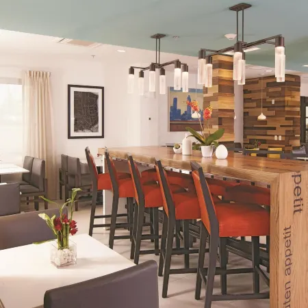 La Quinta Inn & Suites by Wyndham Atlanta Airport North