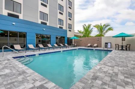 Comfort Suites Stuart-Hutchinson Island Отели в г. Стьюарт