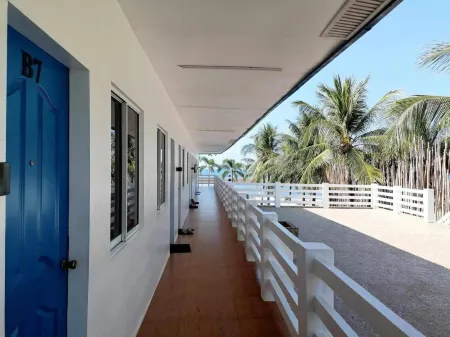 Brizo Hotel & Beach Resort