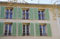 Sous les Platanes Hotels in Ventabren