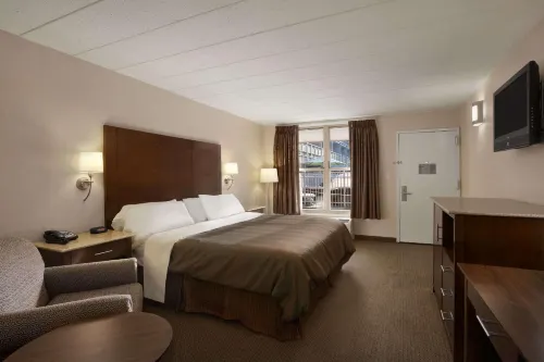 Ramada by Wyndham Rockville Centre Hotel a Freeport