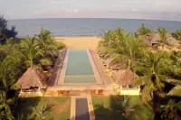 Bar Reef Resort - С бассейном