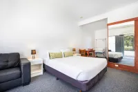 Ship Inn Motel - Motel